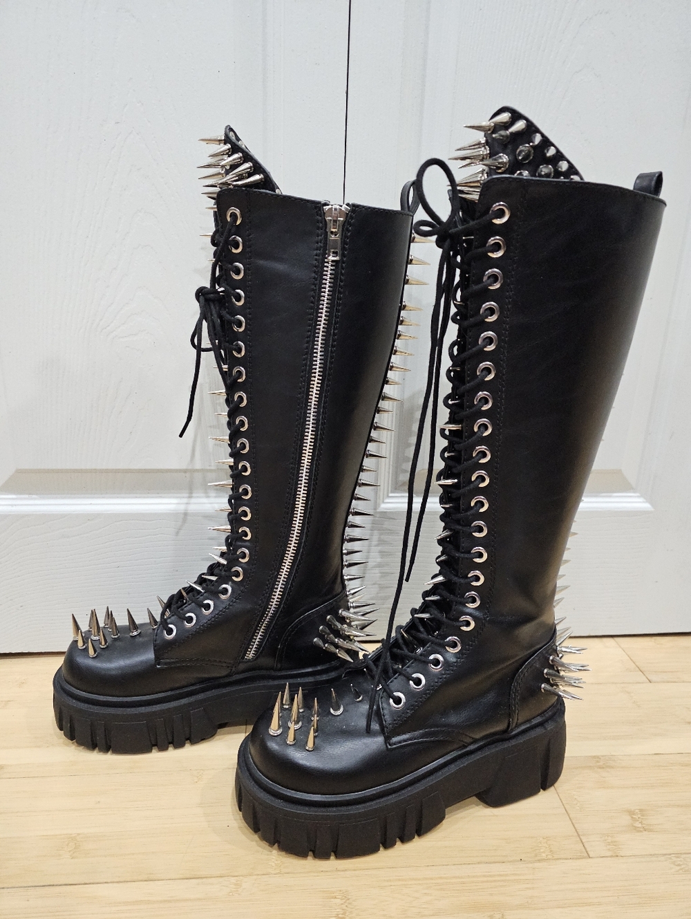 Rare Dolls Kill Widow Punk Goth The Problem Child Black Silver Spiked Knee Boots - Picture 14 of 15